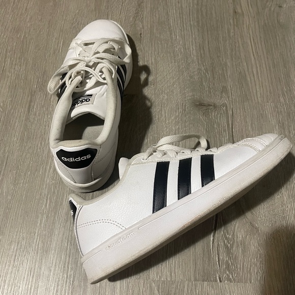 Adidas superstar shoes, size 7. - Picture 1 of 3